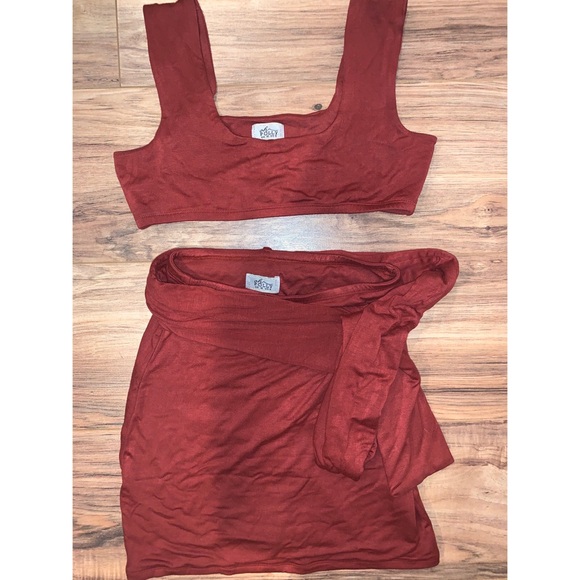 Two piece set - Picture 2 of 2